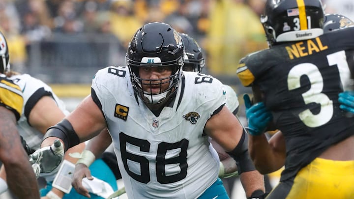 Oct 29, 2023; Pittsburgh, Pennsylvania, USA;  Jacksonville Jaguars guard Brandon Scherff (68) blocks