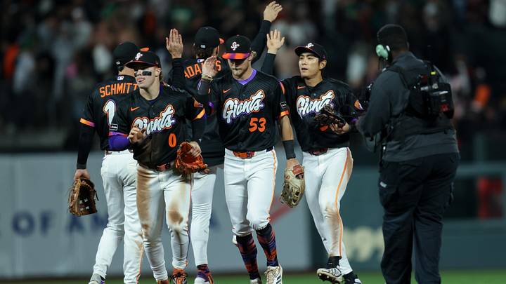 San Francisco Giants right fielder Jung Hoo Lee (51) celebrates with teammates after the game against the Athletics at Oracle Park.