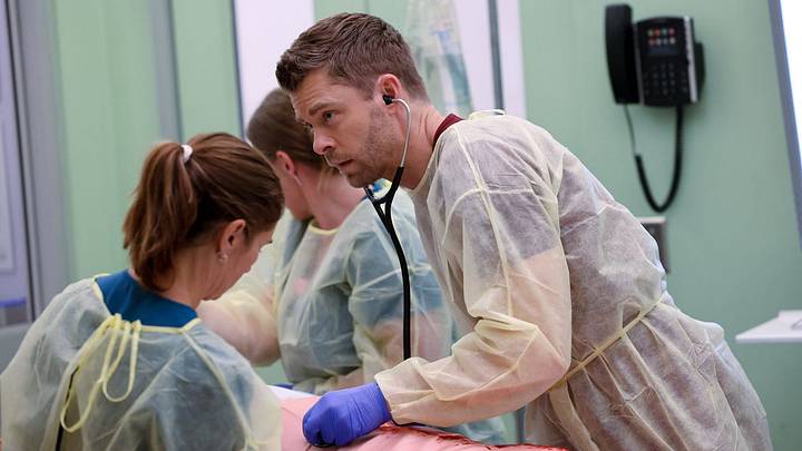 CHICAGO MED -- "Shots Fired" Episode 1201 -- Pictured: Luke Mitchell as Dr. Mitch Ripley
