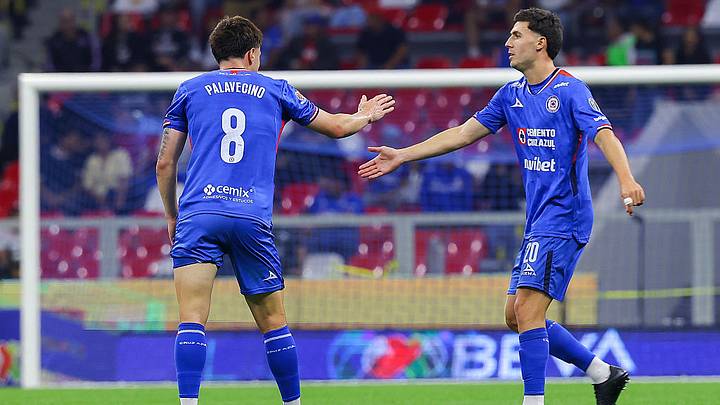 José Paradela celebra su gol en la victoria ante el Necaxa José Paradela celebra su gol en la victoria ante el Necaxa