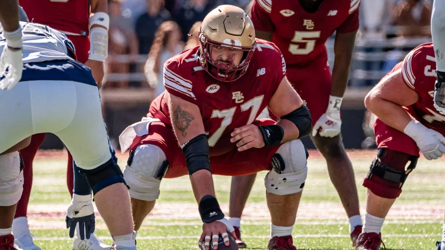 Boston College Football Center Michael Crounse Exits Cincinnati Game With Apparent Knee Injury