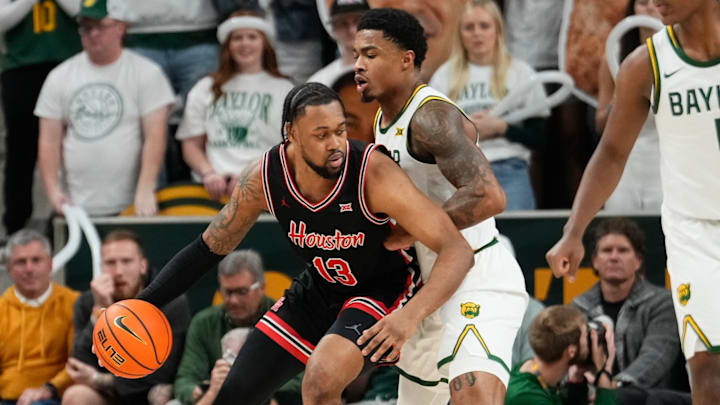 Houston's J'Wan Roberts (with ball)
