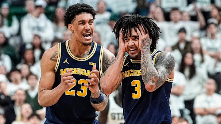 The Michigan Wolverines are road favorites on Sunday. 