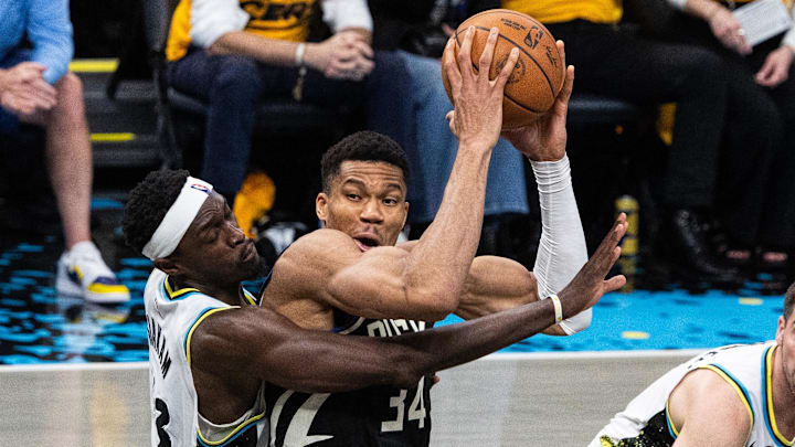 Apr 29, 2025; Indianapolis, Indiana, USA; Milwaukee Bucks forward Giannis Antetokounmpo (34) shoots the ball while Indiana Pacers forward Pascal Siakam (43) defends during game five of the first round for the 2024 NBA Playoffs at Gainbridge Fieldhouse. Mandatory Credit: Trevor Ruszkowski-Imagn Images Apr 29, 2025; Indianapolis, Indiana, USA; Milwaukee Bucks forward Giannis Antetokounmpo (34) shoots the ball while Indiana Pacers forward Pascal Siakam (43) defends during game five of the first round for the 2024 NBA Playoffs at Gainbridge Fieldhouse. Mandatory Credit: Trevor Ruszkowski-Imagn Images