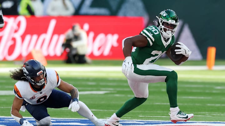 [US, Mexico & Canada customers only] Oct 12, 2025; Tottenham, UNITED KINGDOM; New York Jets running back Breece Hall (20) runs the ball against the Denver Broncos during an NFL International Series game at Tottenham Hotspur Stadium. Mandatory Credit: Paul Childs/Reuters via Imagn Images