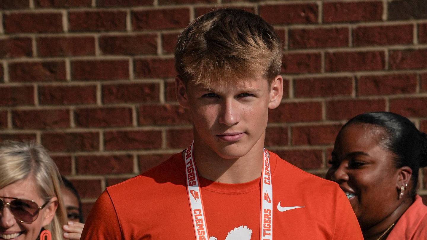 College Football's No. 9 LB Recruit Jay Schell Down to Two National Powerhouses