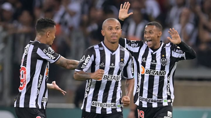 Com chances de assumir a ponta do Brasileirão, o Galo enfrenta o Coritiba neste sábado (23)