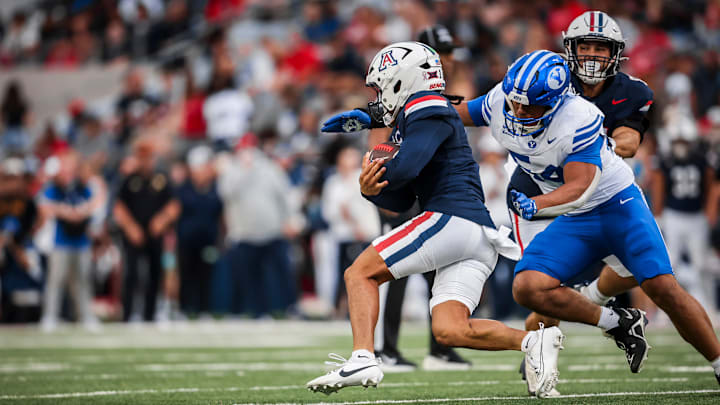 BYU linebacker Siale Esera against Arizona BYU linebacker Siale Esera against Arizona
