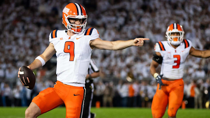 Illinois quarterback Luke Altmyer (9) 