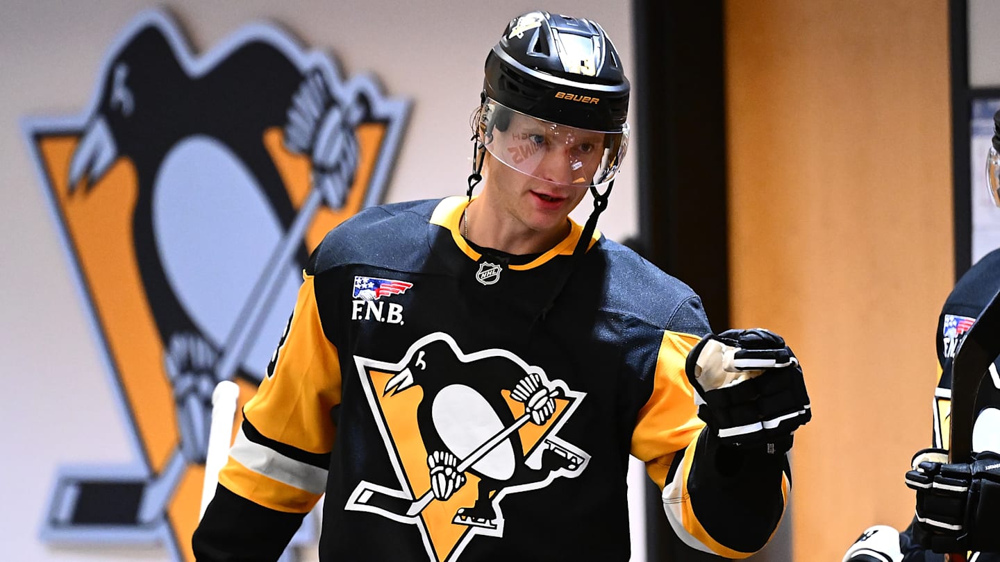 Should the Maple Leafs claim this Penguins forward off waivers?
