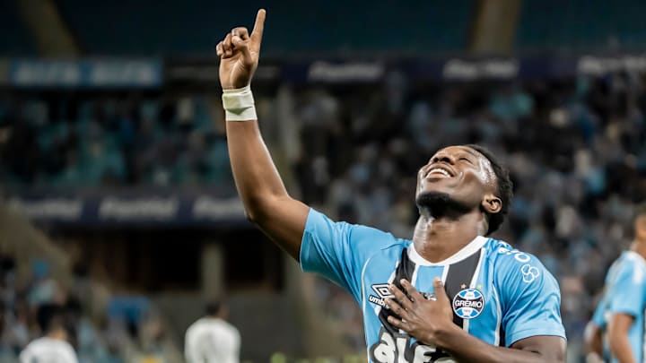 Amuzu foi o autor do segundo gol do Grêmio na Arena 
