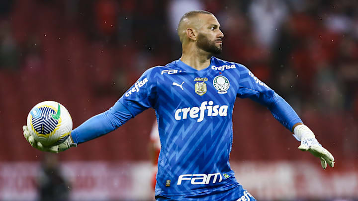 Weverton, do Palmeiras, é convocado e entra na vaga do lesionado Alisson. Weverton, do Palmeiras, é convocado e entra na vaga do lesionado Alisson.
