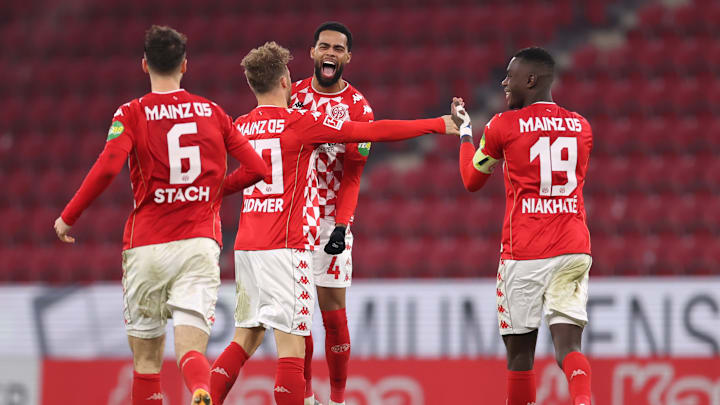 Jeremiah St. Juste bejubelte sein Tor mit den Kollegen