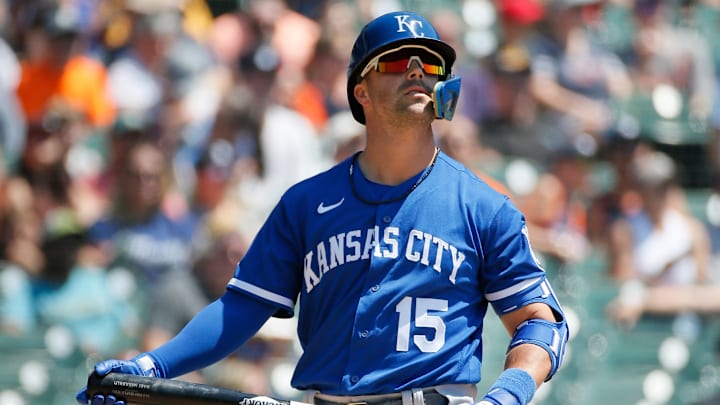 Whit Merrifield llega a los Azulejos de Toronto 