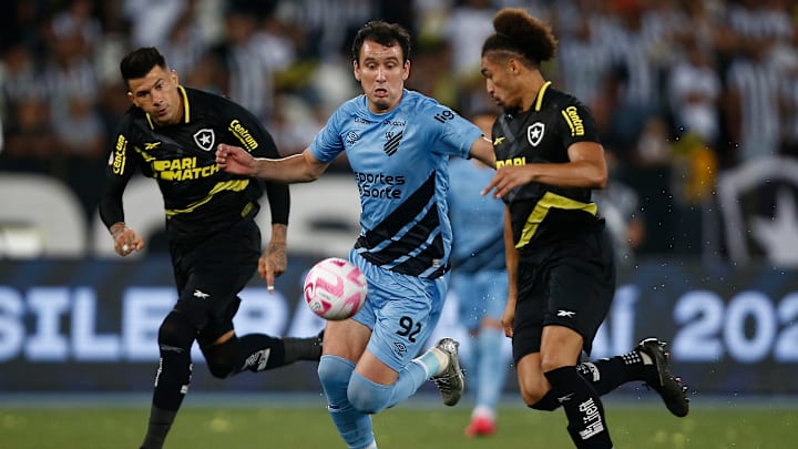 Botafogo e Athletico ficaram no empate no Nilton Santos