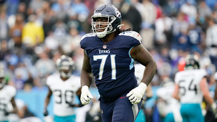 Tennessee Titans guard Dennis Daley (71)leaves the field during the third quarter at Nissan Stadium