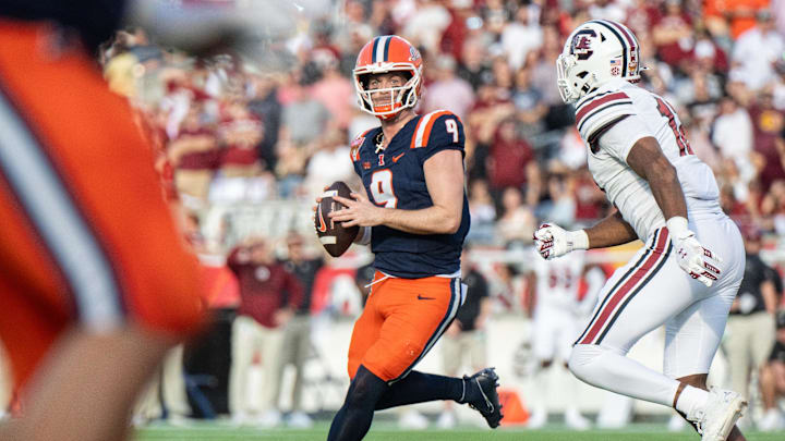 Dec 31, 2024; Orlando, FL, USA; Illinois Fighting Illini quarterback Luke Altmyer (9) gets ready to throw the ball against the South Carolina Gamecocks in the first quarter at Camping World Stadium. Mandatory Credit: Jeremy Reper-Imagn Images