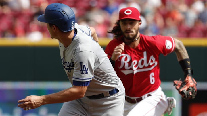 Los Angeles Dodgers shortstop Corey Seager (5) is picked off by Cincinnati Reds infielder Jonathan India.