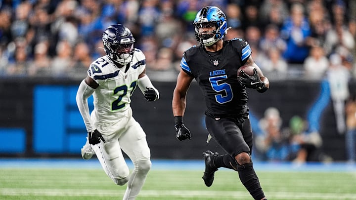 Sep 30, 2024; Detroit, MI, USA; Detroit Lions running back David Montgomery (5) runs against Seattle Seahawks cornerback Devon Witherspoon (21) during the first half at Ford Field in Detroit on Monday, Sept. 30, 2024. Mandatory Credit:  Junfu Han/USA TODAY NETWORK via Imagn Images