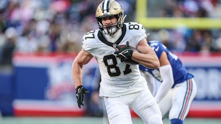 New Orleans Saints tight end Foster Moreau (87) makes a catch in front of New York Giants safety Dane Belton (24)