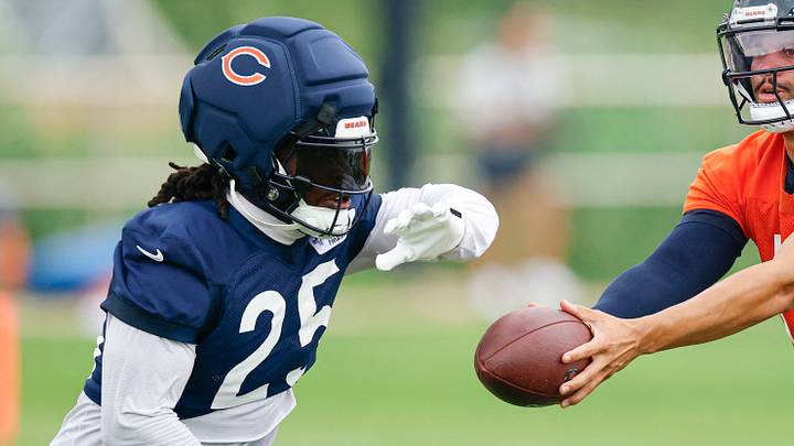 Aug 5, 2026; Lake Forest, IL, USA; Chicago Bears quarterback Caleb Williams (18) passes the ball to running back Kyle Monangai (25) during training camp at Halas Hall. Mandatory Credit: Kamil Krzaczynski-Imagn Images