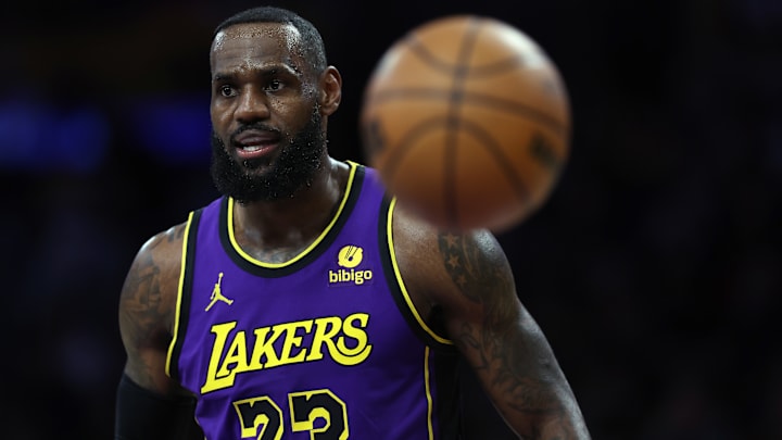 Philadelphia 76ers v Los Angeles Lakers