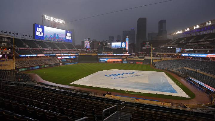 Sep 4, 2025; Minneapolis, Minnesota, USA; Rain falls at Target Field delaying the game between the Chicago White Sox and the Minnesota Twins. Mandatory Credit: Bruce Kluckhohn-Imagn Images Sep 4, 2025; Minneapolis, Minnesota, USA; Rain falls at Target Field delaying the game between the Chicago White Sox and the Minnesota Twins. Mandatory Credit: Bruce Kluckhohn-Imagn Images
