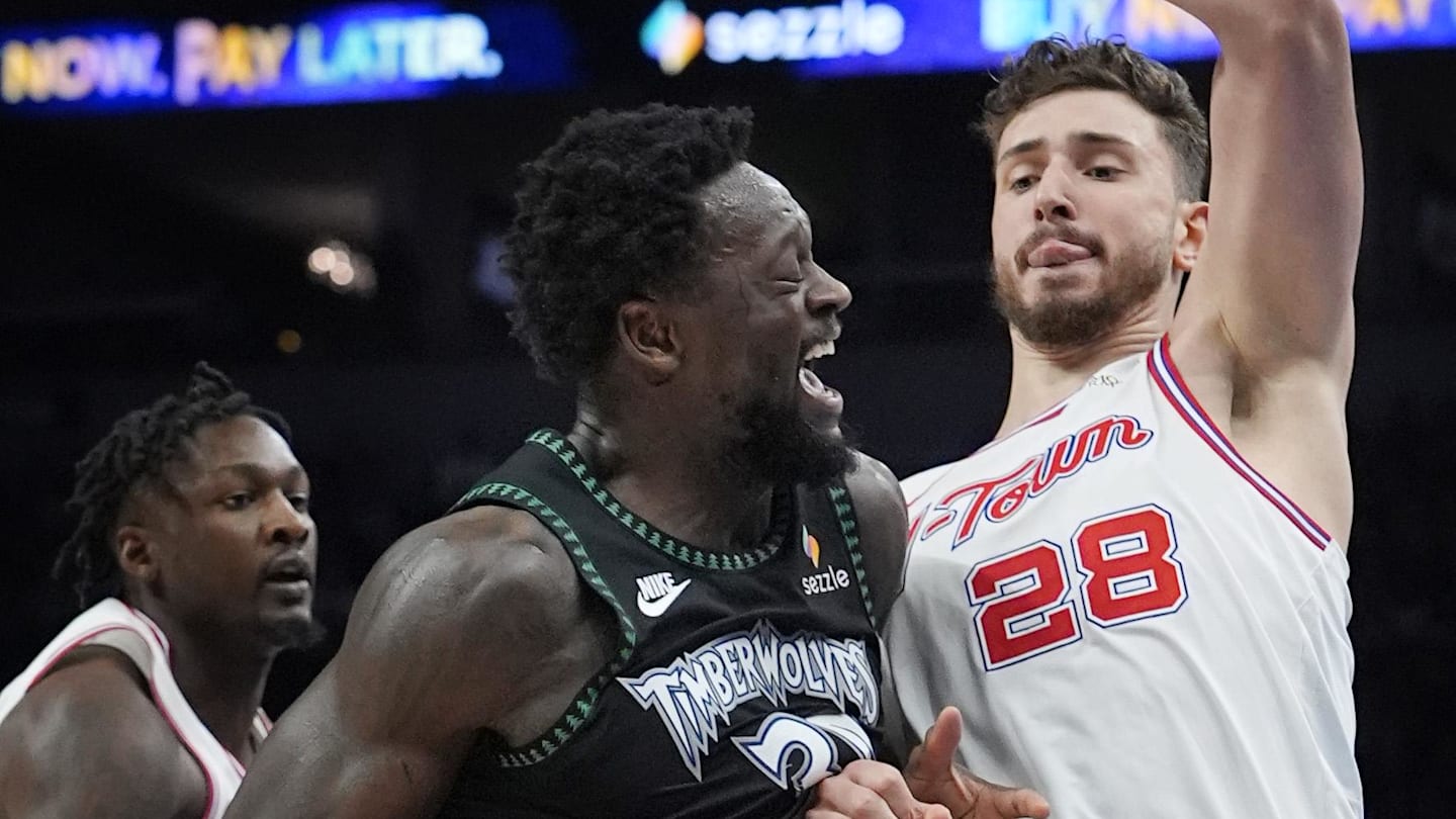 Scott Foster's Crew Missed 6 Calls In Final 2 Minutes of Wolves