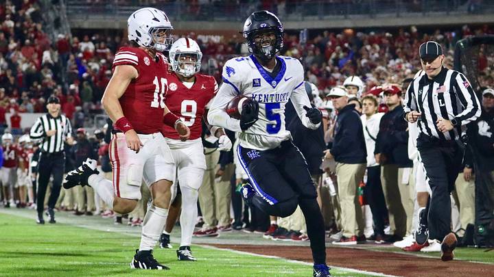 Jordan Castell scores on a pick-six for Kentucky vs Oklahoma. Jordan Castell scores on a pick-six for Kentucky vs Oklahoma.