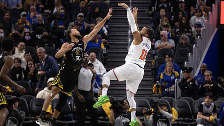 Nov 18, 2022; San Francisco, California, USA; New York Knicks guard Jalen Brunson (11) shoots over Golden State Warriors guard Stephen Curry (30) during the third quarter at Chase Center. Mandatory Credit: D. Ross Cameron-Imagn Images Nov 18, 2022; San Francisco, California, USA; New York Knicks guard Jalen Brunson (11) shoots over Golden State Warriors guard Stephen Curry (30) during the third quarter at Chase Center. Mandatory Credit: D. Ross Cameron-Imagn Images
