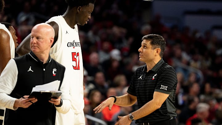 Cincinnati Bearcats head coach Wes Miller talks to Cincinnati Bearcats center Moustapha Thiam (52) in the second half of the NCAA basketball game against the Georgia State Panthers at Fifth Third Arena in Cincinnati on Nov. 7, 2025.