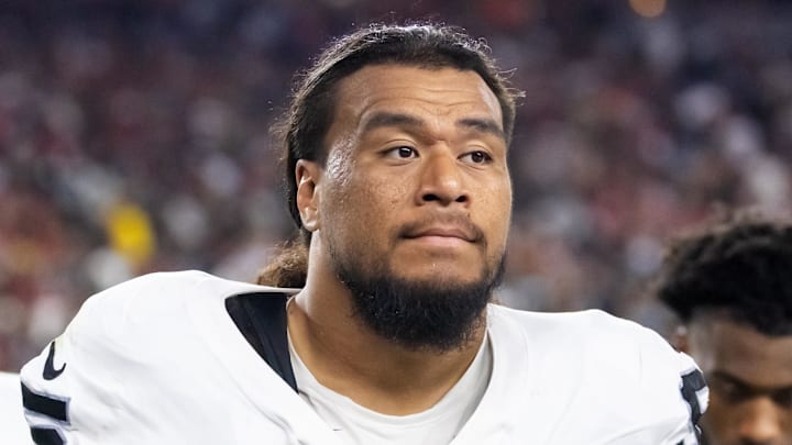 Defensive tackle Leki Fotu is signing a one-year deal with the Giants.