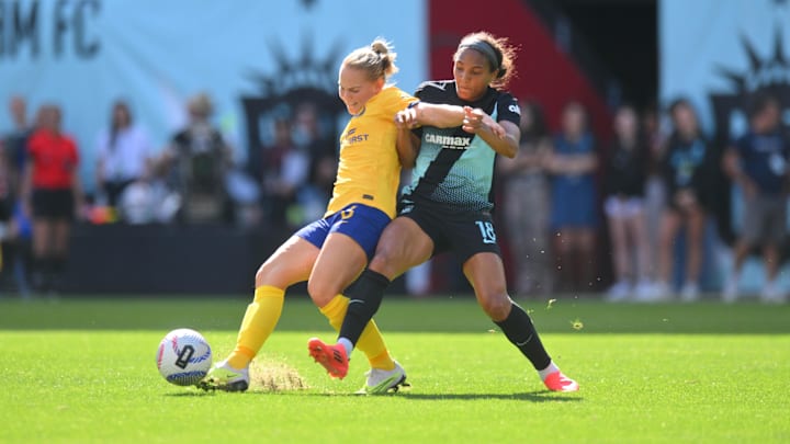 Utah Royals FC midfielder Agnes Nyberg (6) battles for the ball with NJ/NY Gotham FC midfielder Yazmeen Ryan (18) 