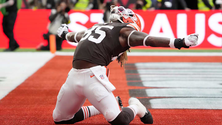 Oct 5, 2025; Tottenham, United Kingdom; Cleveland Browns tight end David Njoku (85) celebrates after scoring a touchdown against the Minnesota Vikings during the third quarter of an NFL International Series game at Tottenham Hotspur Stadium. 