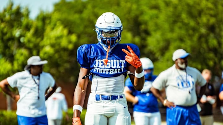 2027 linebacker prospect Kaden Henderson