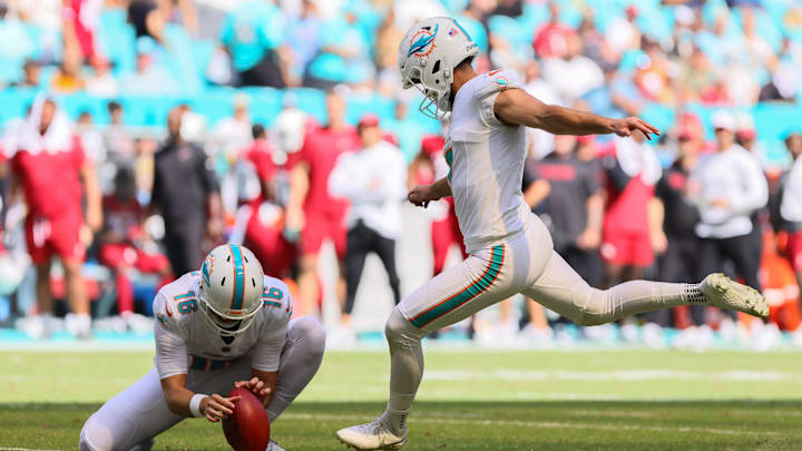 Miami Dolphins kicker Jason Sanders (7) kicks a field goal against the Arizona Cardinals during the second quarter at Hard Rock Stadium.