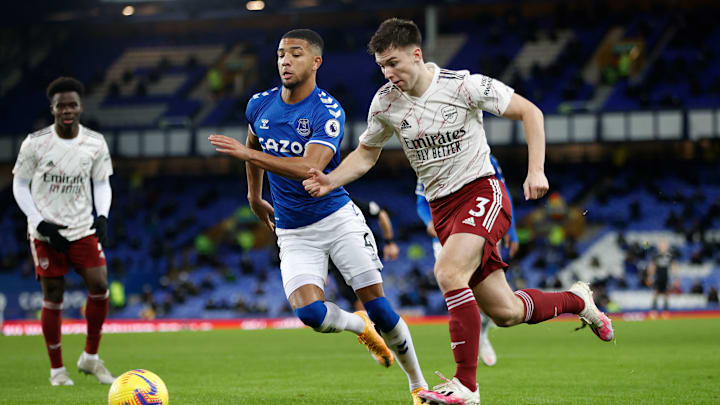 Everton e Arsenal se enfrentam no jogo que fecha a rodada