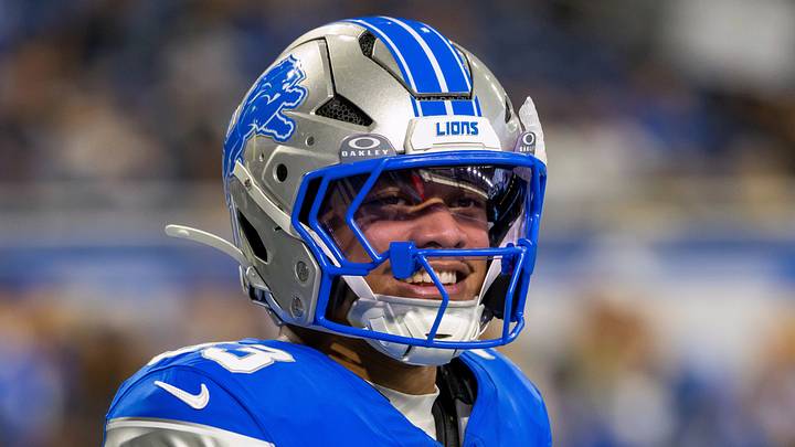 Sep 27, 2026; Detroit, Michigan, USA; Detroit Lions running back Sione Vaki (33) warms up before the the game against the New York Jets at Ford Field. Mandatory Credit: David Reginek-Imagn Images Sep 27, 2026; Detroit, Michigan, USA; Detroit Lions running back Sione Vaki (33) warms up before the the game against the New York Jets at Ford Field. Mandatory Credit: David Reginek-Imagn Images