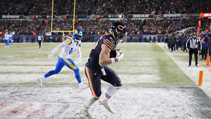 Cole Kmet comes down with Caleb Williams' miracle TD pass on fourth down from 40 yards downfield.