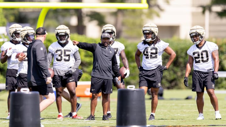 May 11, 2024; New Orleans, LA, USA; New Orleans Saints running backs coach Derrick Foster gives direction during rookie minicamp at the Ochsner Sports Performance Center. Mandatory Credit: Stephen Lew-USA TODAY Sports May 11, 2024; New Orleans, LA, USA; New Orleans Saints running backs coach Derrick Foster gives direction during rookie minicamp at the Ochsner Sports Performance Center. Mandatory Credit: Stephen Lew-USA TODAY Sports