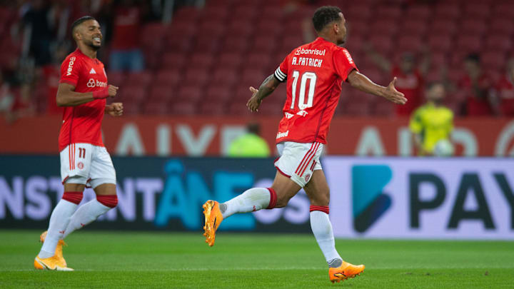 Alan Patrick é peça fundamental no esquema do técnico Mano Menezes