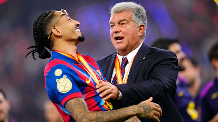 Joan Laporta renuncia presidência do Barcelona para disputar eleições em março