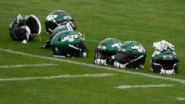 Oct 8, 2021; Ware, England, United Kingdom; New York Jets helmets are seen during a practice at the Manor Marriott Hotel and Country Club. Mandatory Credit: Kirby Lee-Imagn Images Oct 8, 2021; Ware, England, United Kingdom; New York Jets helmets are seen during a practice at the Manor Marriott Hotel and Country Club. Mandatory Credit: Kirby Lee-Imagn Images