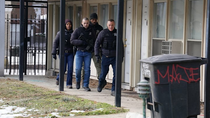 CHICAGO P.D. -- "Greater Good" Episode 12015 -- Pictured: (l-r) Toya Turner as Kiana Cook, Benjamin Levy Aguilar as Dante Torres, LaRoyce Hawkins as Kevin Atwater, Jason Beghe as Sgt. Hank Voight -- (Photo by: Elizabeth Sisson/NBC)
