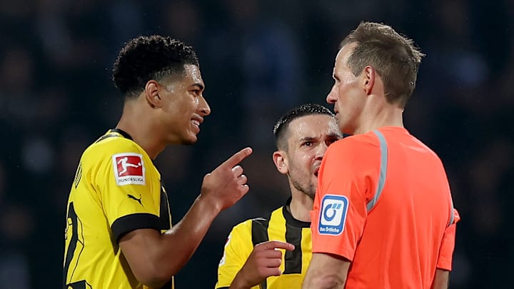 Bellingham, Guerreiro und Co. tobten nach einem nicht gegebenen Elfmeter.