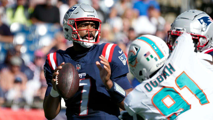 Patriots quarterback Jacoby Brissett looking for a receiver in the first half.