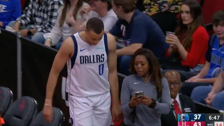Dante Exum left the Mavericks game against the Rockets with a broken hand.