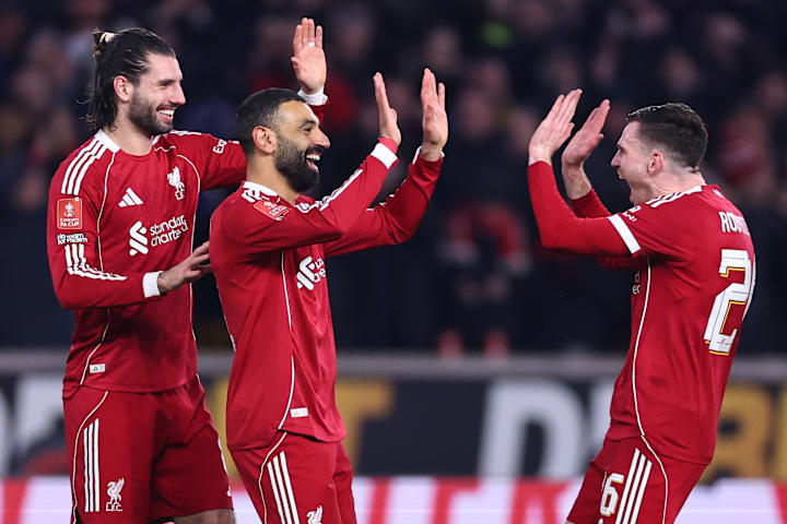 นักเตะลิเวอร์พูลฉลองชัยชนะ