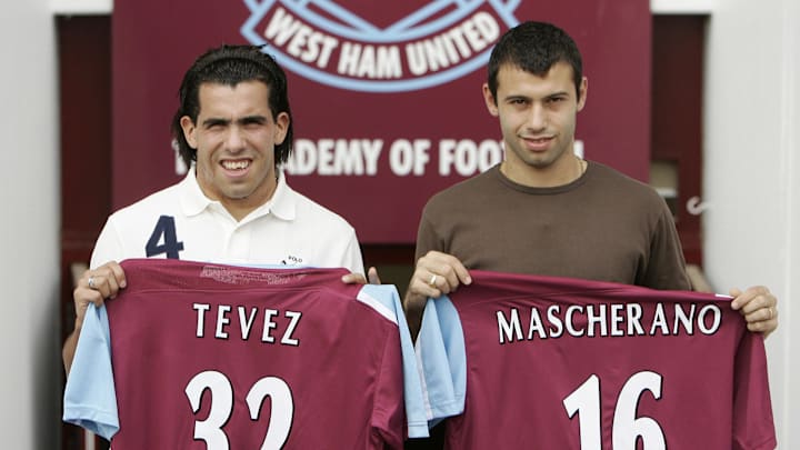 Argentinian footballer's Carlos Tevez (L Argentinian footballer's Carlos Tevez (L