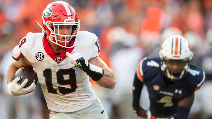 Georgia Bulldogs tight end Brock Bowers (19) runs the ball into the end zone after a catch for the game sealing touchdown as Auburn Tigers take on Georgia Bulldogs at Jordan-Hare Stadium in Auburn, Ala., on Saturday, Sept. 30, 2023. Georgia Bulldogs defeated Auburn Tigers 27-20.